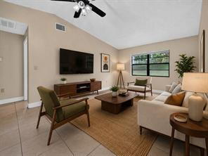 Building Photo - 660 Royalty Ct