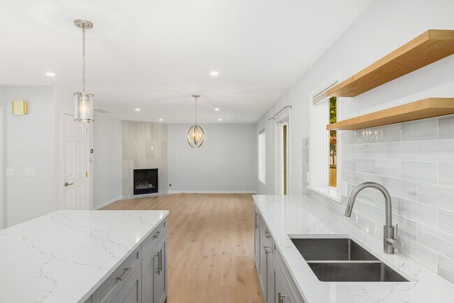 Building Photo - Beautiful 4 BD 2.5 BA Private Kenmore Home...