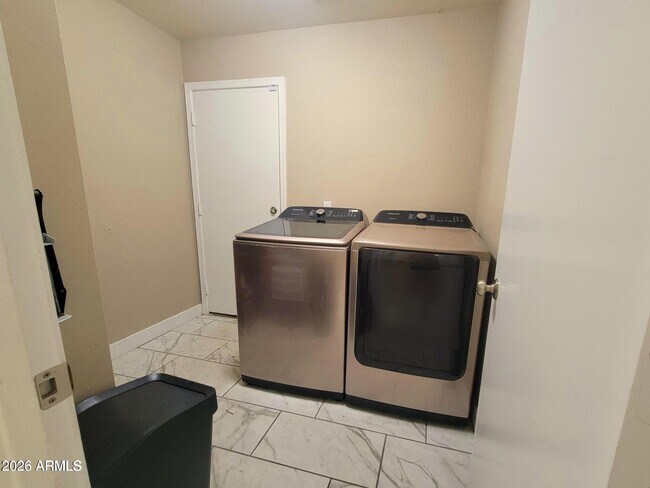 Building Photo - 10841 E Forge Cir