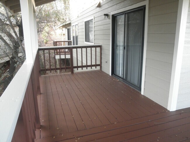 Building Photo - 3 bedroom/2.5 bath in Lake Wildwood, Penn ...