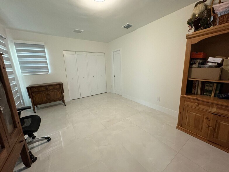 Building Photo - 14940 SW 69th Ct
