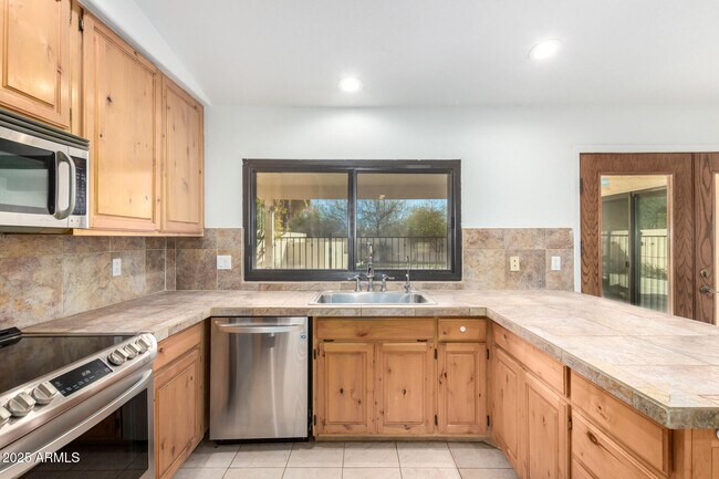 Building Photo - 417 E Marny Rd