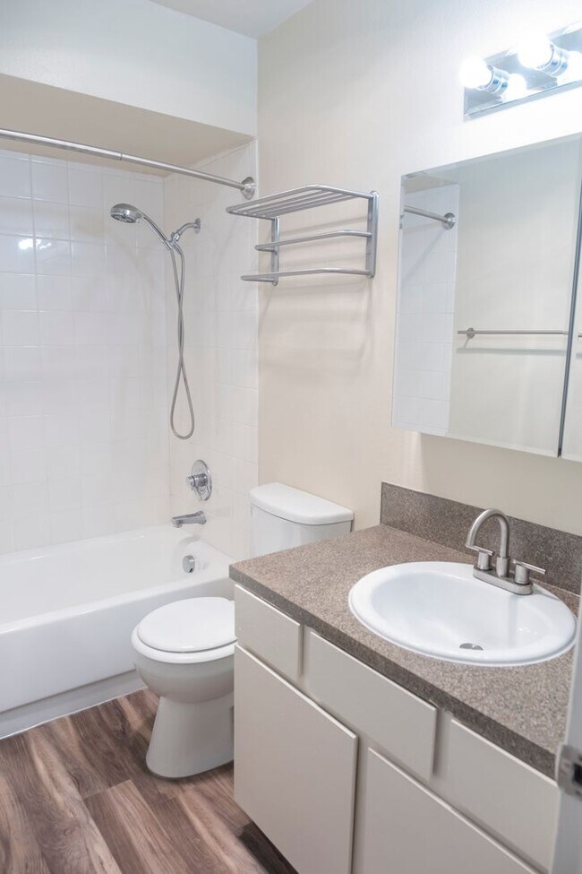 Building Photo - Heart of Irvington – Cozy Two-Bedroom Retreat