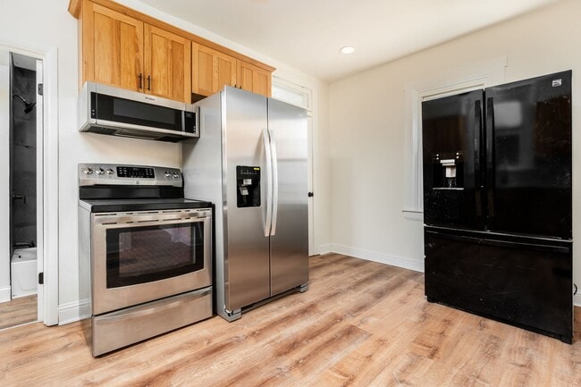 Building Photo - 479 Siebert St