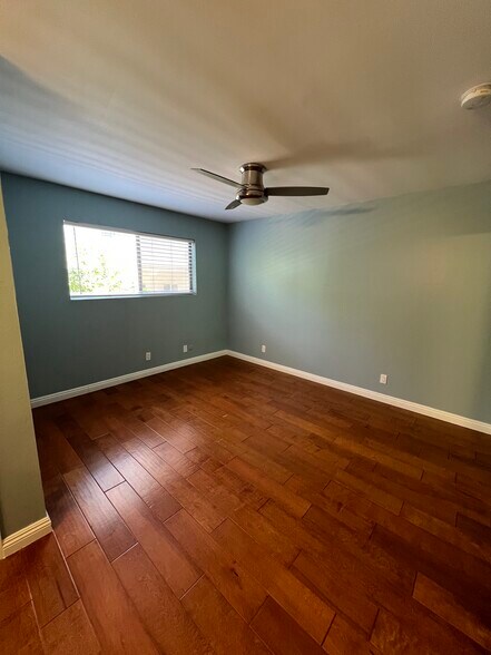 bedroom - 2501 W Redondo Beach Blvd