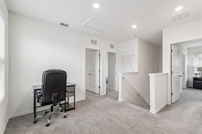 Building Photo - 5667 Chorleywood Ln