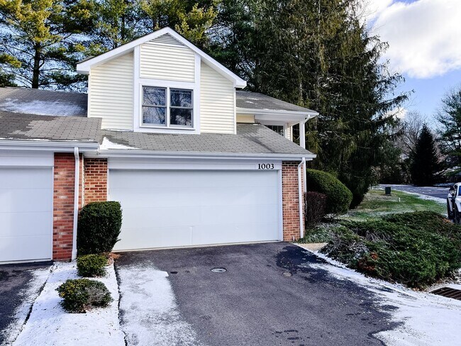 Building Photo - 1003 Evergreen Way