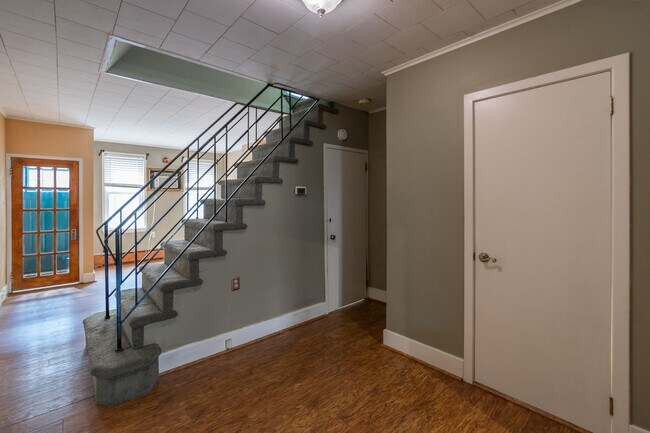 Building Photo - Charming South Philadelphia Home