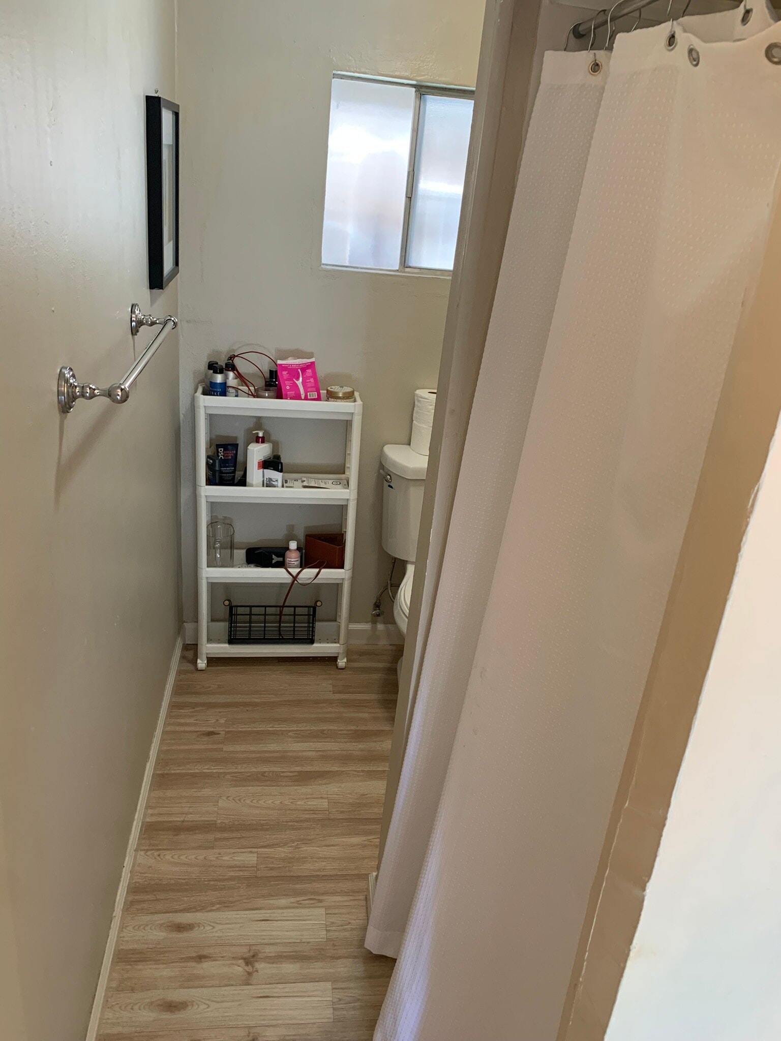 Building Photo - 1050 E 8th St