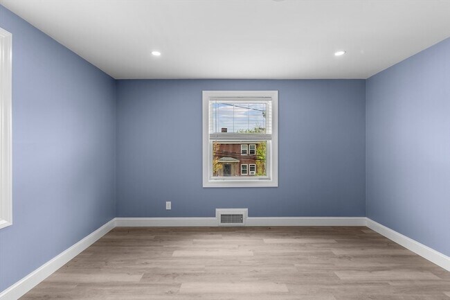 Building Photo - 10 Briarcliff Terrace