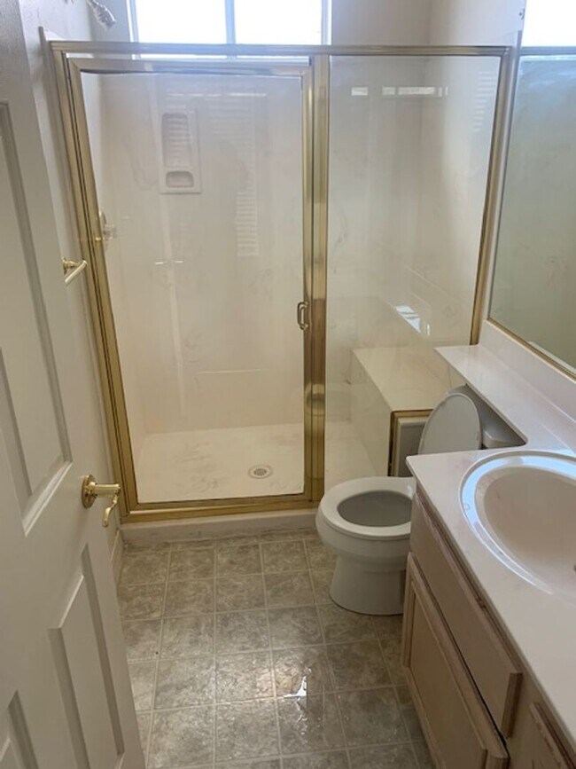 Building Photo - SINGLE LEVEL HOME FOR RENT