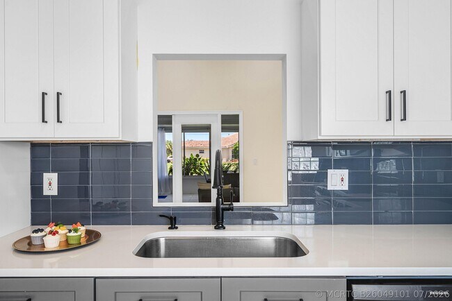 Building Photo - 6192 Floral Lakes Dr