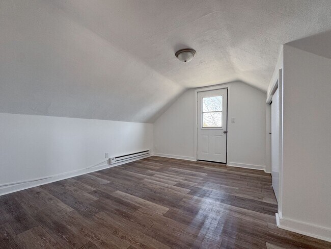 Building Photo - Chatham