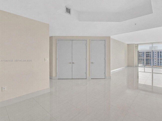 Building Photo - 17301 Biscayne Blvd