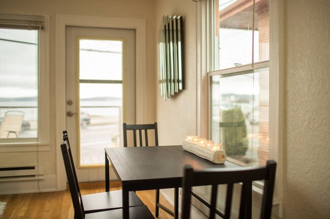 Building Photo - 2428 Alki Ave SW