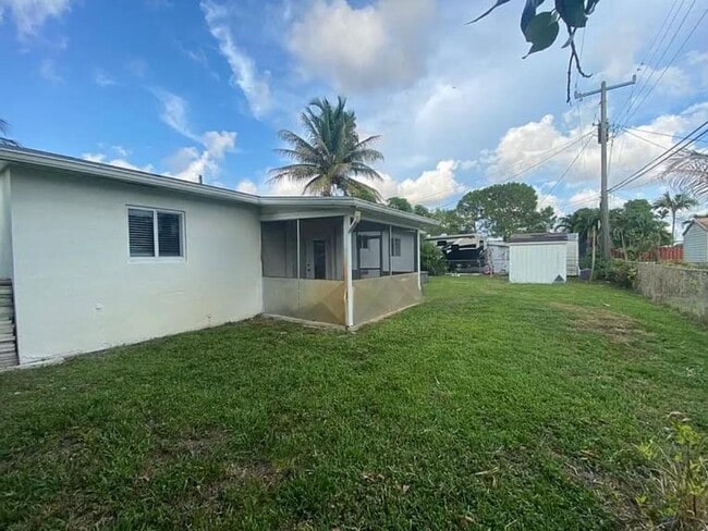 Building Photo - 6500 SW 4th St