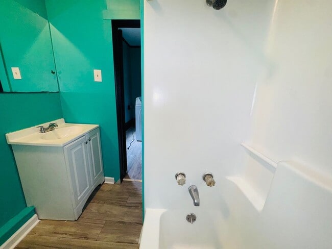 Building Photo - 3621 Sackett Ave