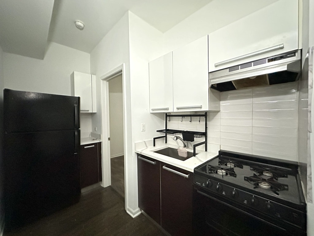 Building Photo - 5054 N Winthrop Ave