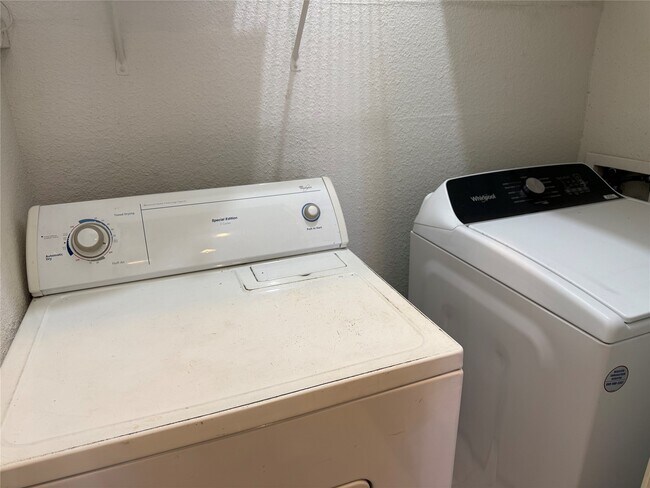 Building Photo - 2121 El Paseo St