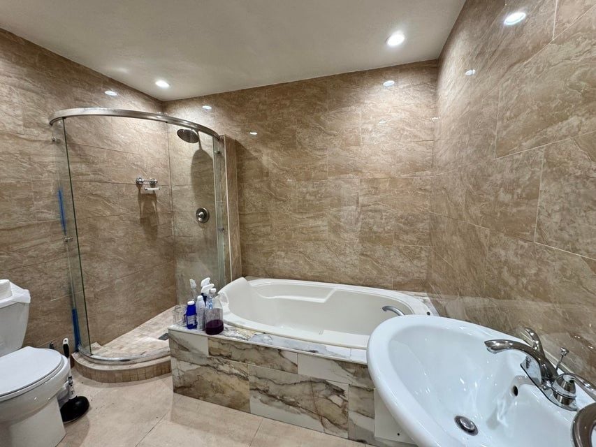 Building Photo - 867 Caroline Cir