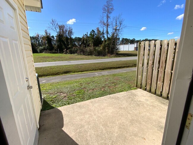 Building Photo - 2 BR 2.5 BA Townhouse Cornerstone Village