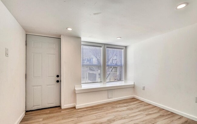 Building Photo - 3422 Roland Ave