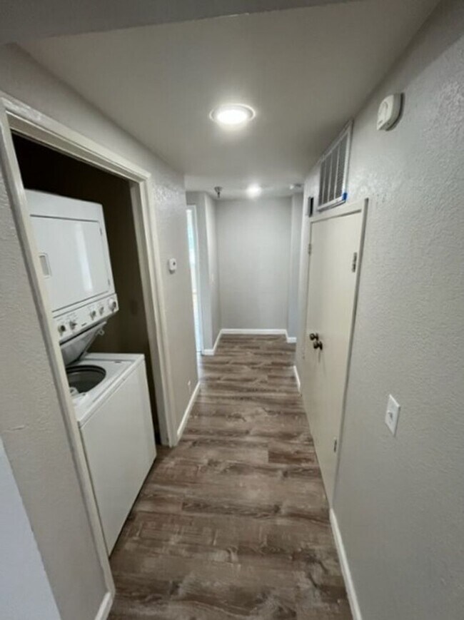 Building Photo - 55 Stenner St