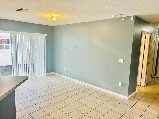 Building Photo - 1306 E Church St