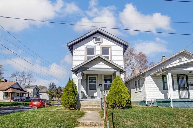 Building Photo - Two Bed, One Bath in Dayton!