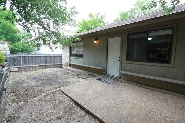 Building Photo - 6811 Thorncliffe Dr