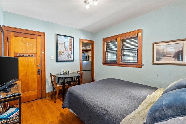 Building Photo - 1830 N 56th St