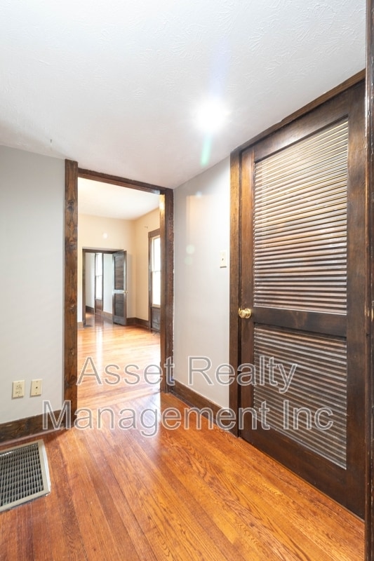 Building Photo - 820 Luttrell St