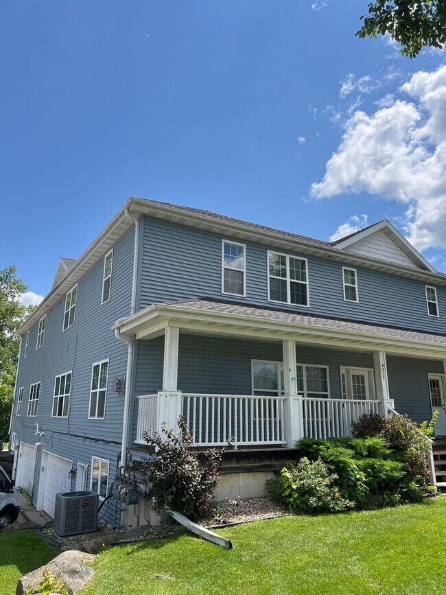 Building Photo - 4231 Owl Creek Dr