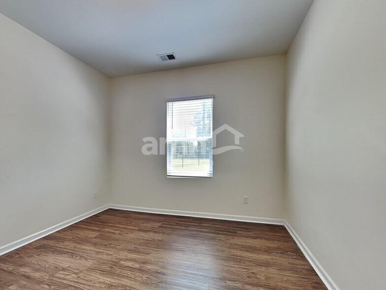 Building Photo - 208 Orion Way