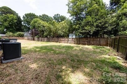 Building Photo - 1704 Club Rd