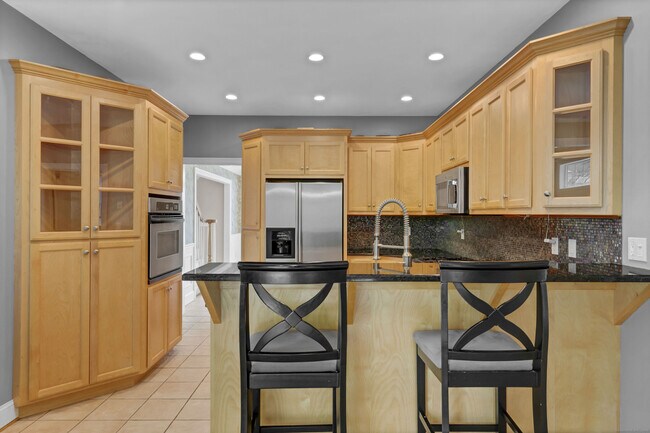 Building Photo - 244 Watch Hill Rd