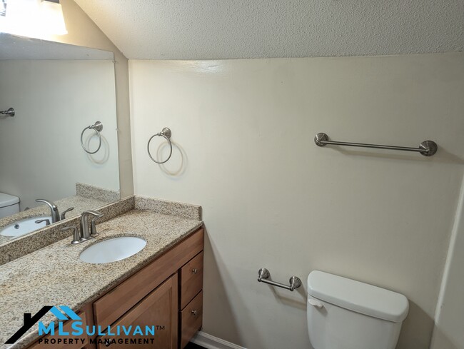 Building Photo - 4101 Five Oaks Dr