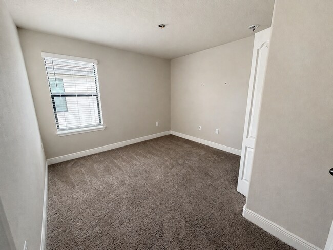 Building Photo - Spacious 5-Bedroom Home at 170 Mitchell's Manor – 4.5 Baths and 2,708 Sq Ft of Comfort in Haines ...
