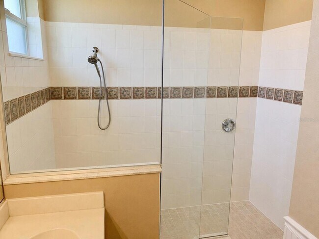 Building Photo - 2775 Royal Palm Dr