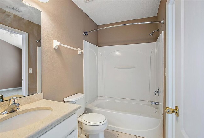 Building Photo - Beautiful Townhouse on preserve in highly ...