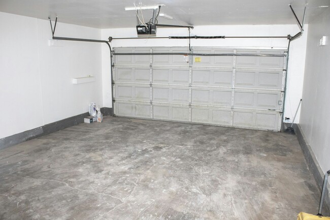 Building Photo - 1309 NE 33rd St