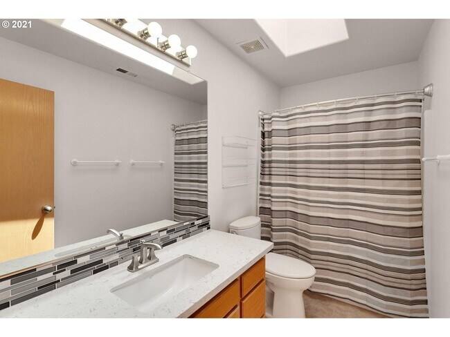 Building Photo - 4 Bedroom Bethany Home on a Large Corner L...