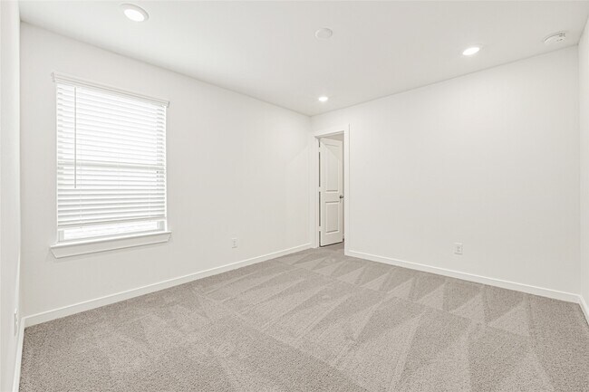 Building Photo - 31819 Autumn Spur Ln