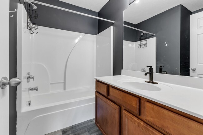 Building Photo - Townhome close to Brentwood and Antioch -A...
