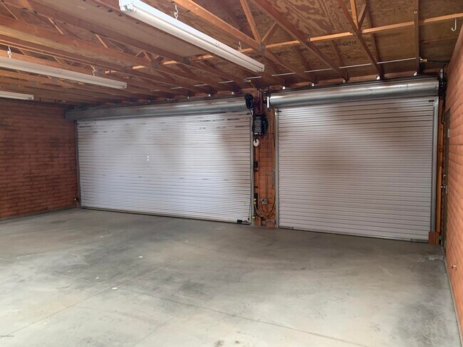 Building Photo - 925 N Evergreen Dr