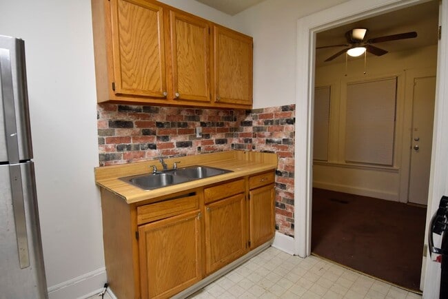 Building Photo - 820 Maury St