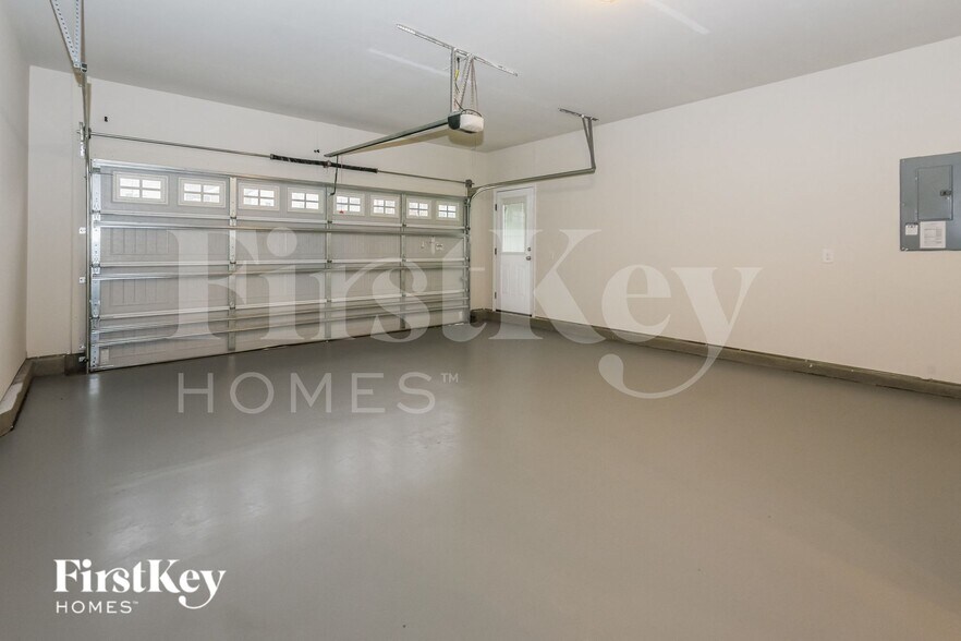 Building Photo - 6714 Barefoot Forest Dr