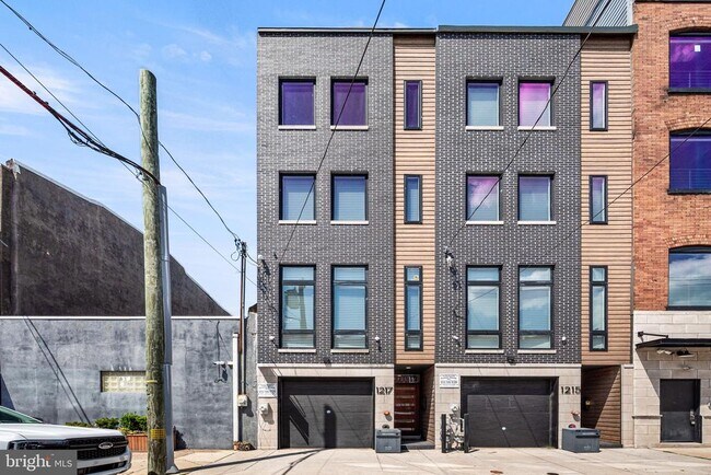 Building Photo - 1217 Bainbridge St