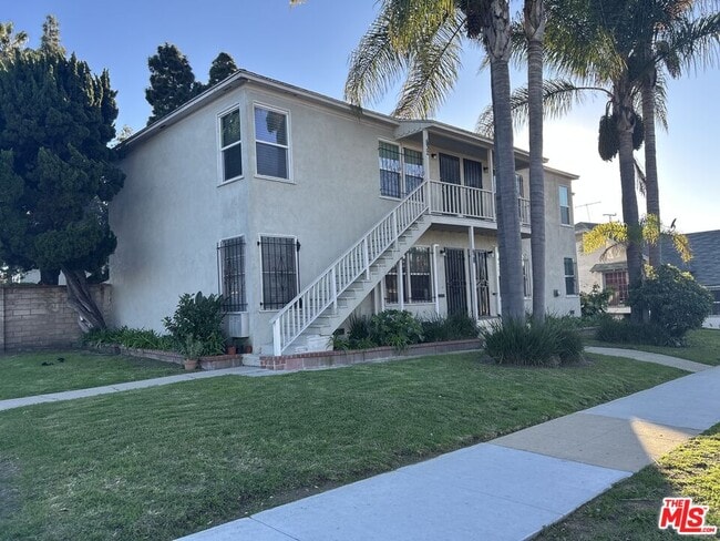 Building Photo - 626 E Fairview Blvd