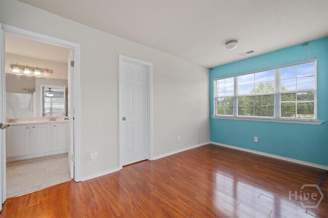 Building Photo - 17 Bushwood Dr